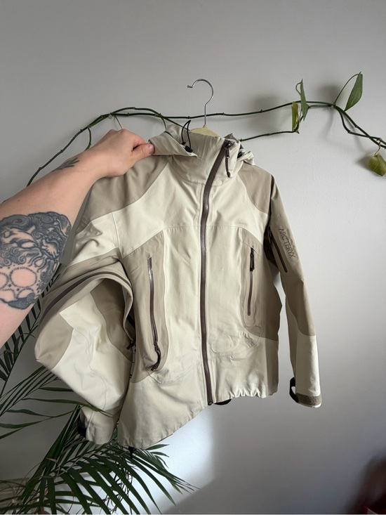 Arc'teryx Jackets & Blazers - Arc'teryx Women's Vintage Stingray Jacket- Made in Canada